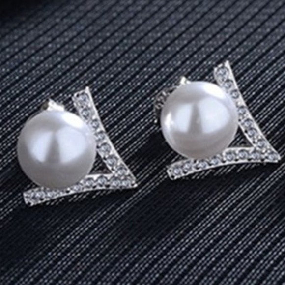 Silver V-shaped White Pearl & CZ Stud Earrings - Picture 2 of 7
